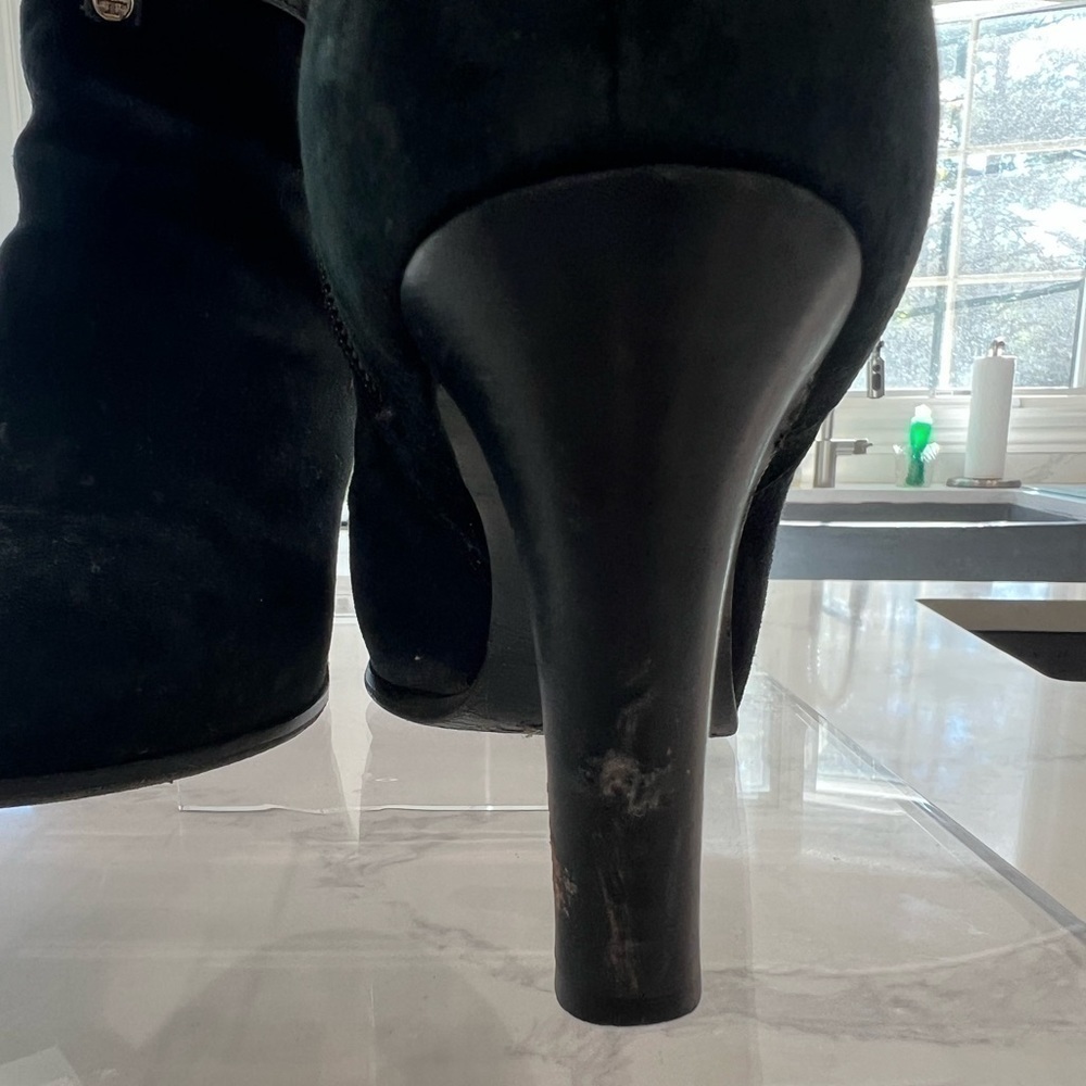TORY BURCH Patricia Black suede 3inch booties with gold tory logo size 7.5 - Picture 8 of 13